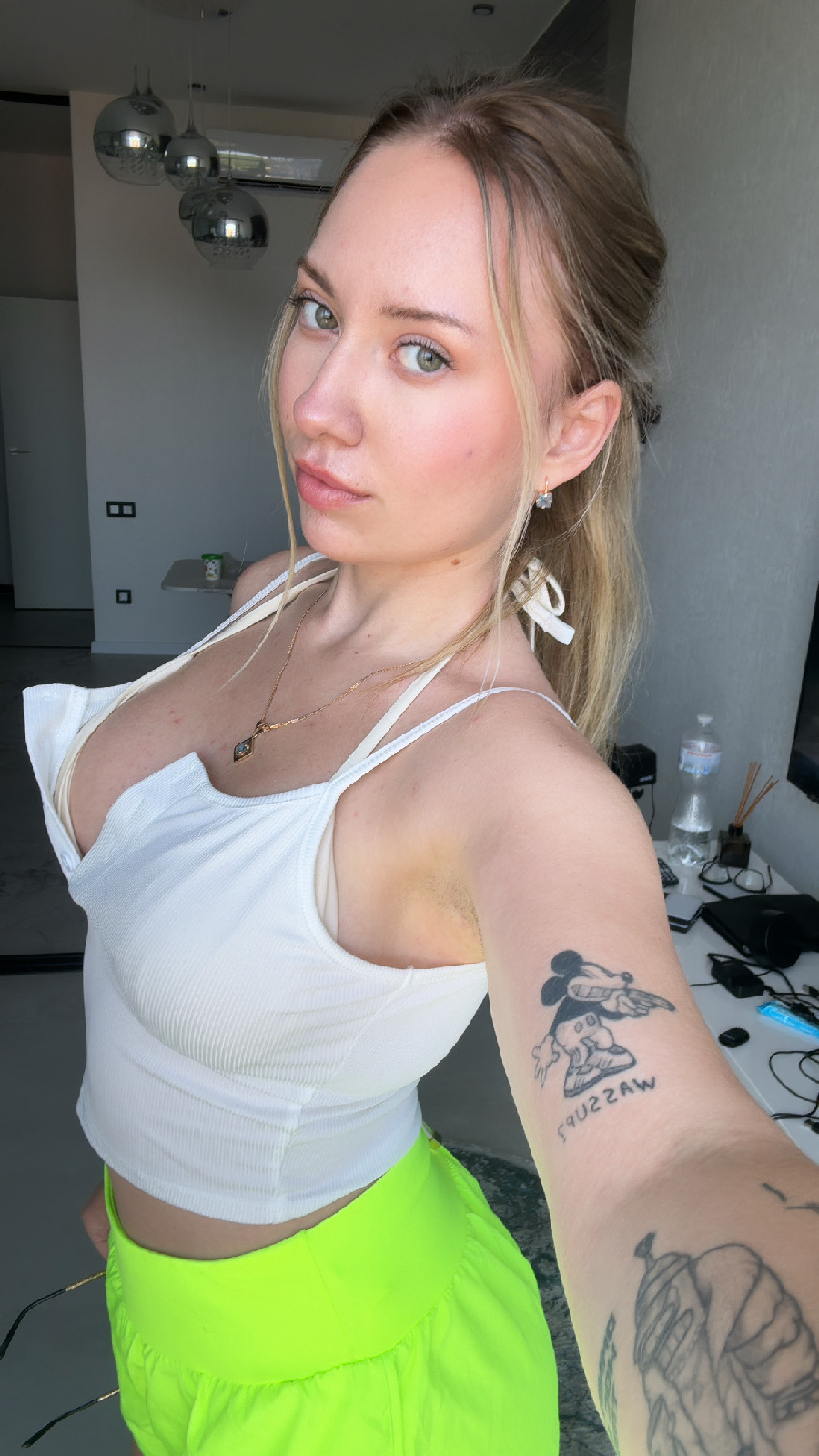 KateV in her underwear in Gaziantep