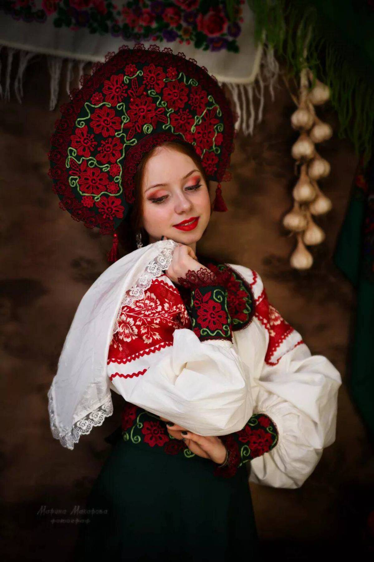 Take a pause and enjoy Women in Slavic costumes — streaming from Gaziantep