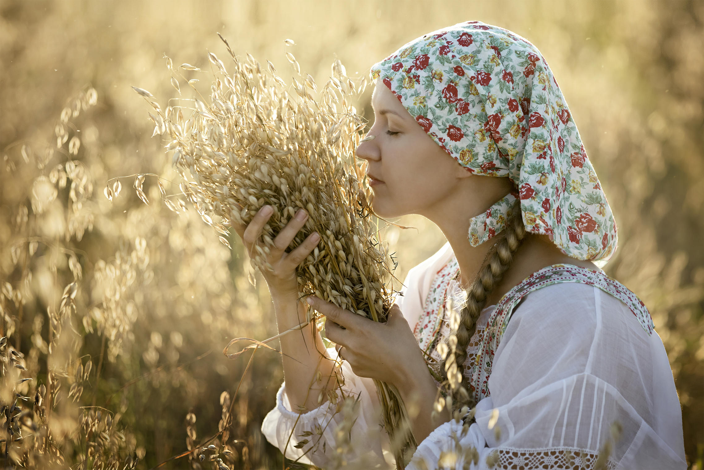 Photo Women in Slavic costumes in Gaziantep